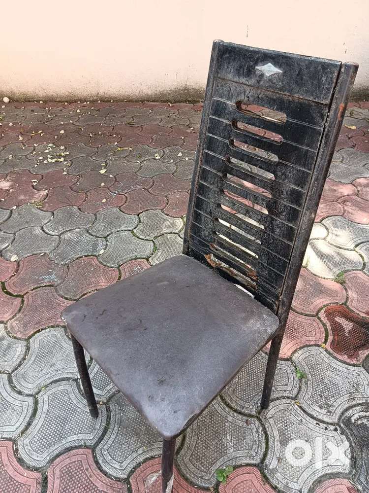 Set of 4 chairs metal frame with wooden backrest and bottom