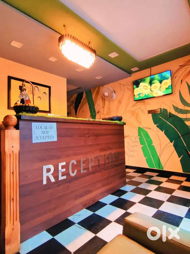 HOTEL RECEPTIONIST