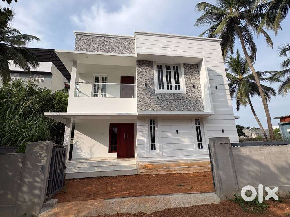 Villa 1400Sqft/3.5 cent/3 bhk/52 lakh/Pottore Thrissur