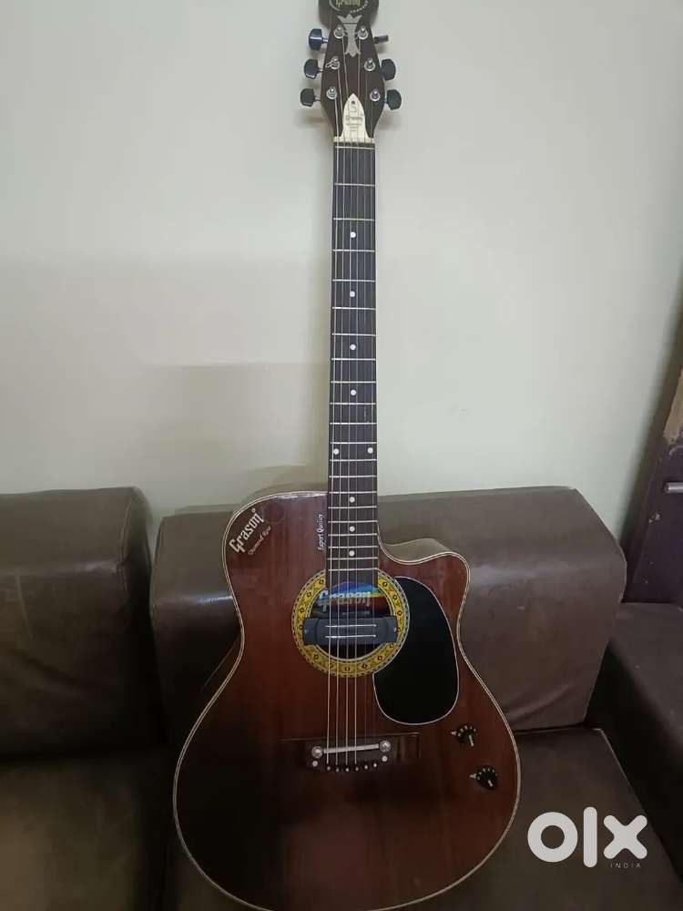 Guitar jumbo acoustic