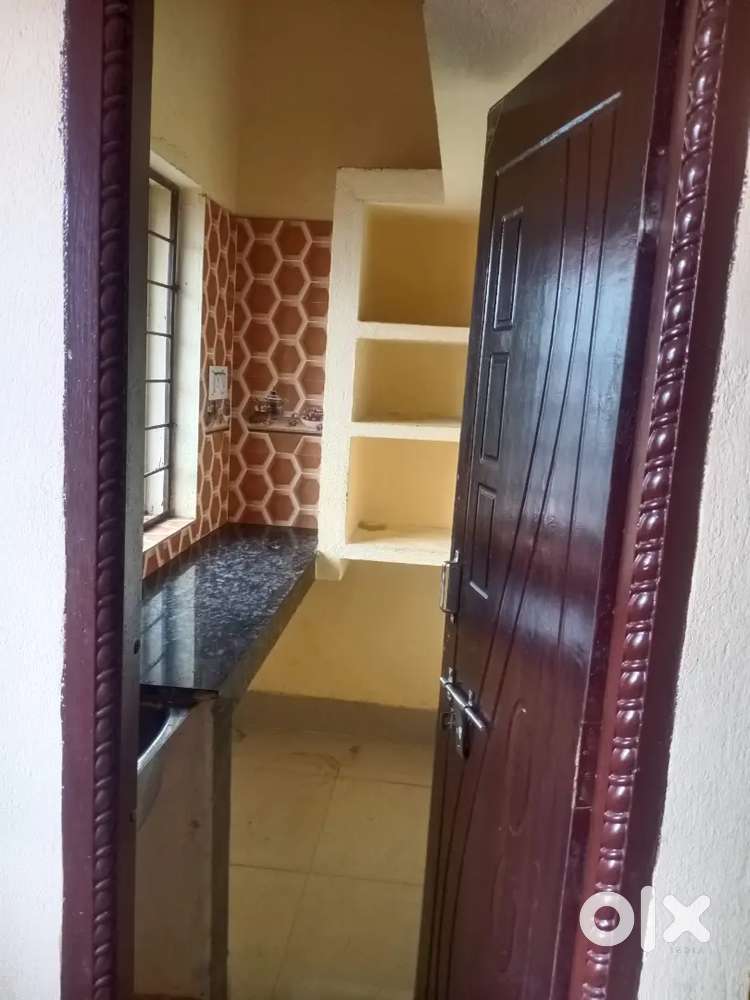 2 bhk room with bike parking facility available, chakeisihani
