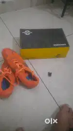 running spikes shoe