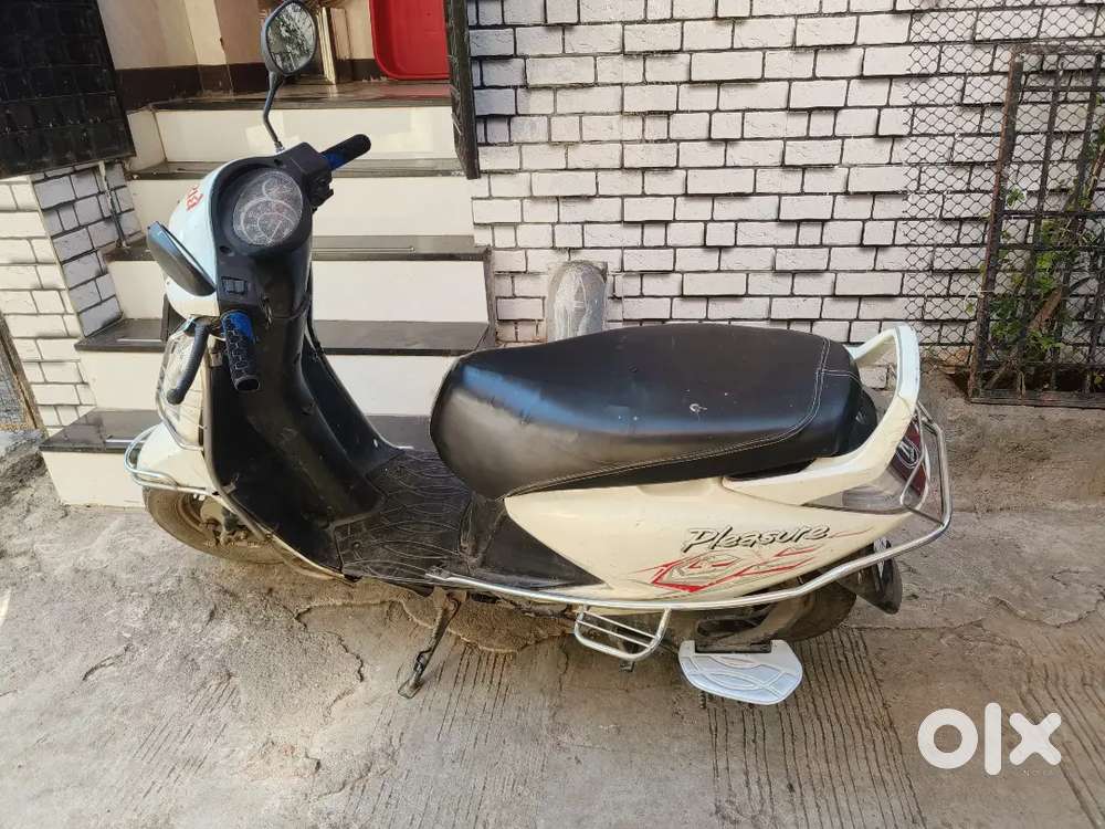Hero honda pleasure activa new condition