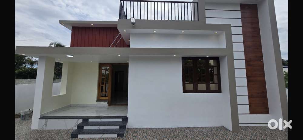 5.5 Cents 2 BHK House Vallamadam