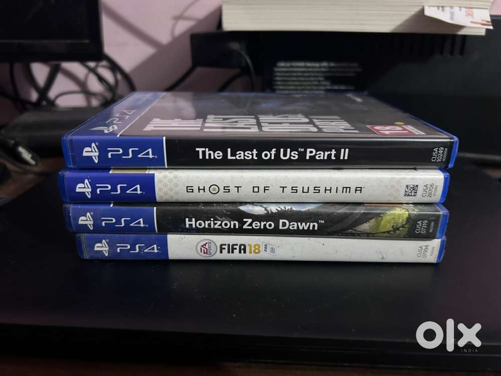 4 game bundle of ps4. Last of us 2, Ghost of Tsushima, Hotizon zero