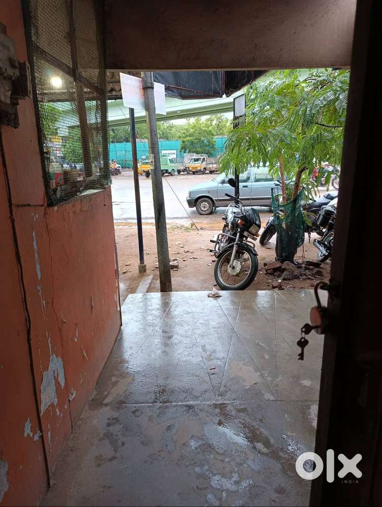 Shop for rent in Maharajanagar