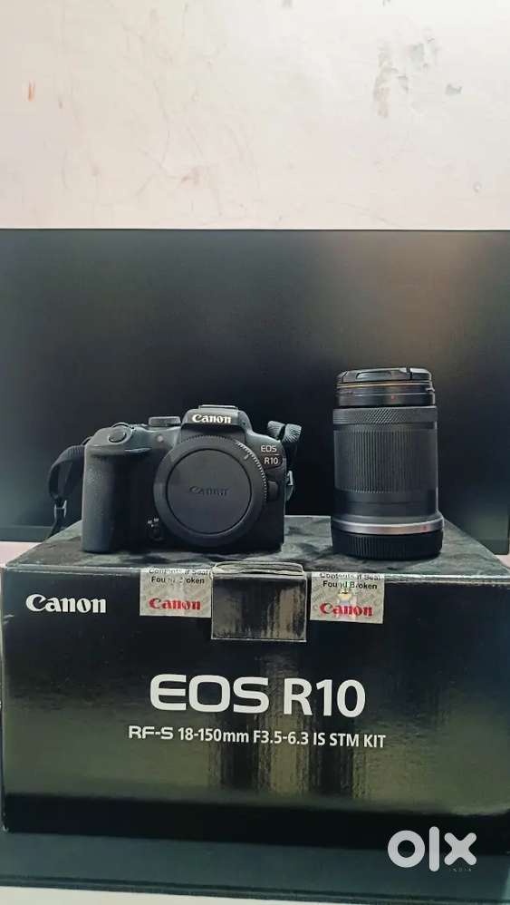 Canon EOS R10 24.2MP RF-S18-150 F/3.5-6.3 IS STM Mirrorless Camera