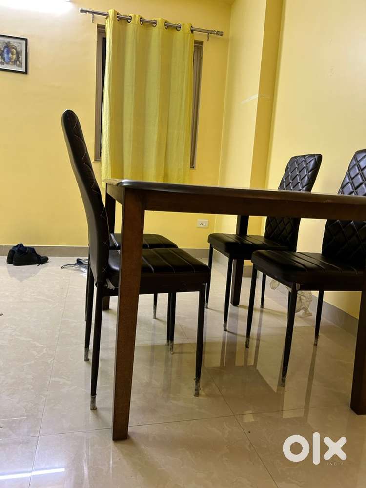 4 Seater Dinning Table for Sale