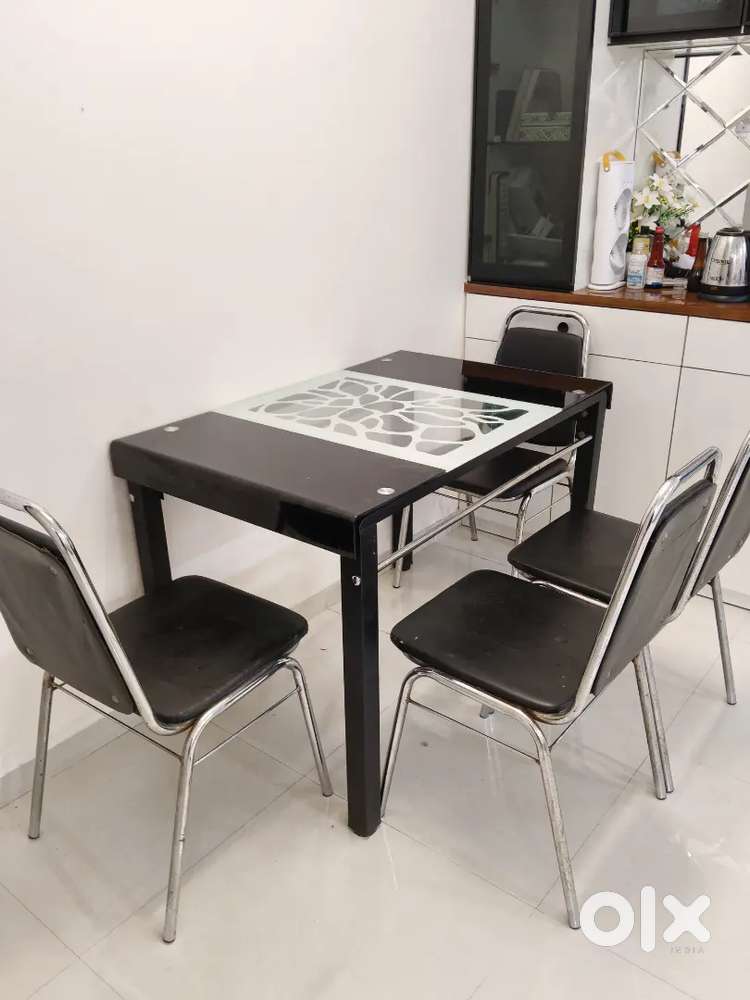 4 seater dining table with heavy gauge glass top with 4 chairs