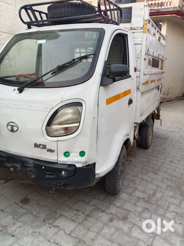 Saaf gadi h camper ke kaam m cli h or kagaj bi pure h