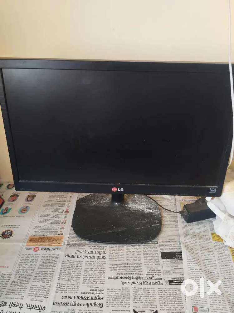 2014 lg computer with table
