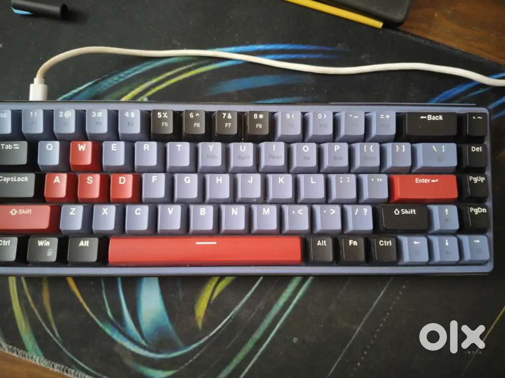 Hot swappable gaming keyboard