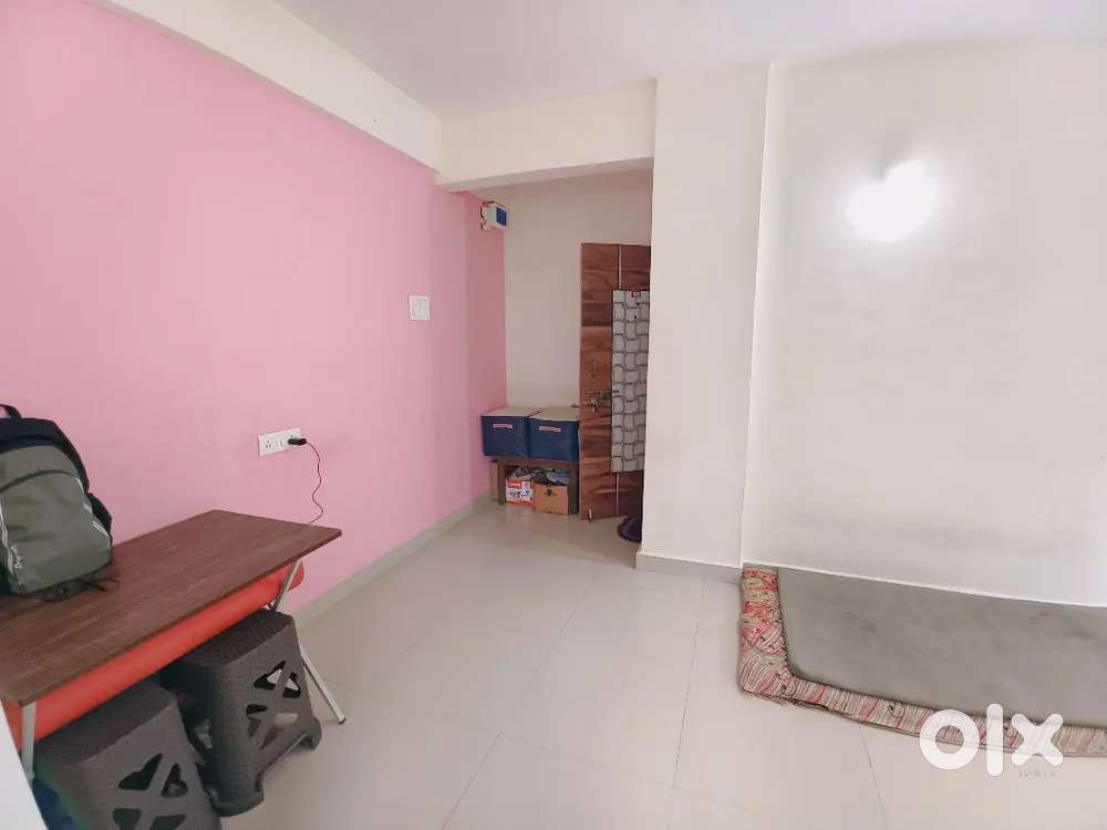 Bachelor's Only 1 RK SPECIOUS FLAT AVAILABLE (BROKER)