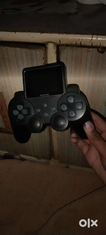 Meri yah khelne ki chij Hai ismein game chalte Hain bahut sare