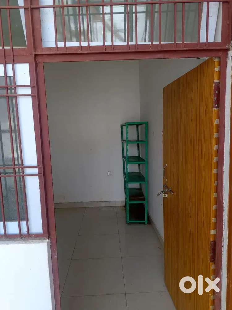 1 room set with separate bathroom for HINDU family or students girls