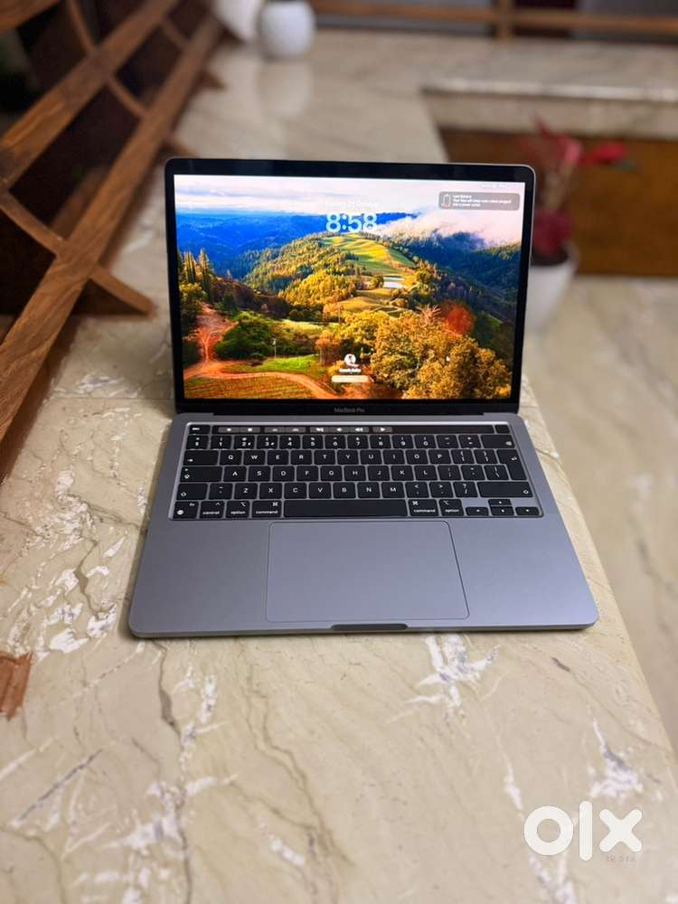 Apple Macbook Pro 13 inch m2 chip. battery health 100 %