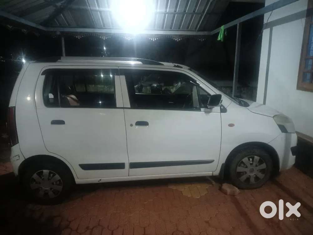 Four power windows, music system,central lock