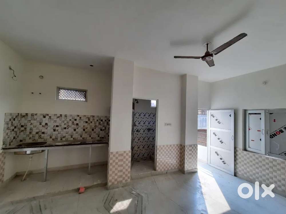 To Let (Room for Rent)