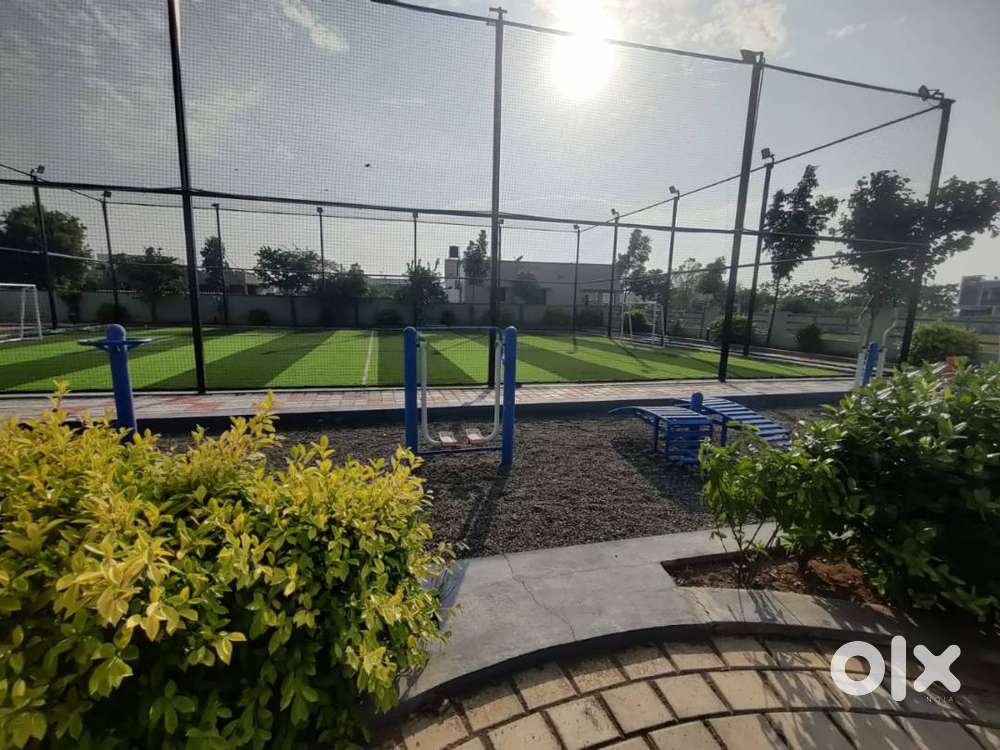2.7 Cents Site With Indoor Shuttle Court.