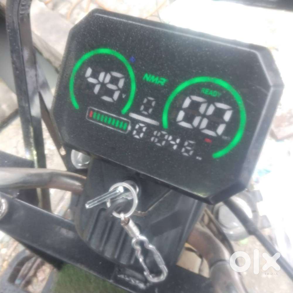 ATM EV बिकाऊ है। लोडर नया 7 महीने पुराना हे नीला रंग।