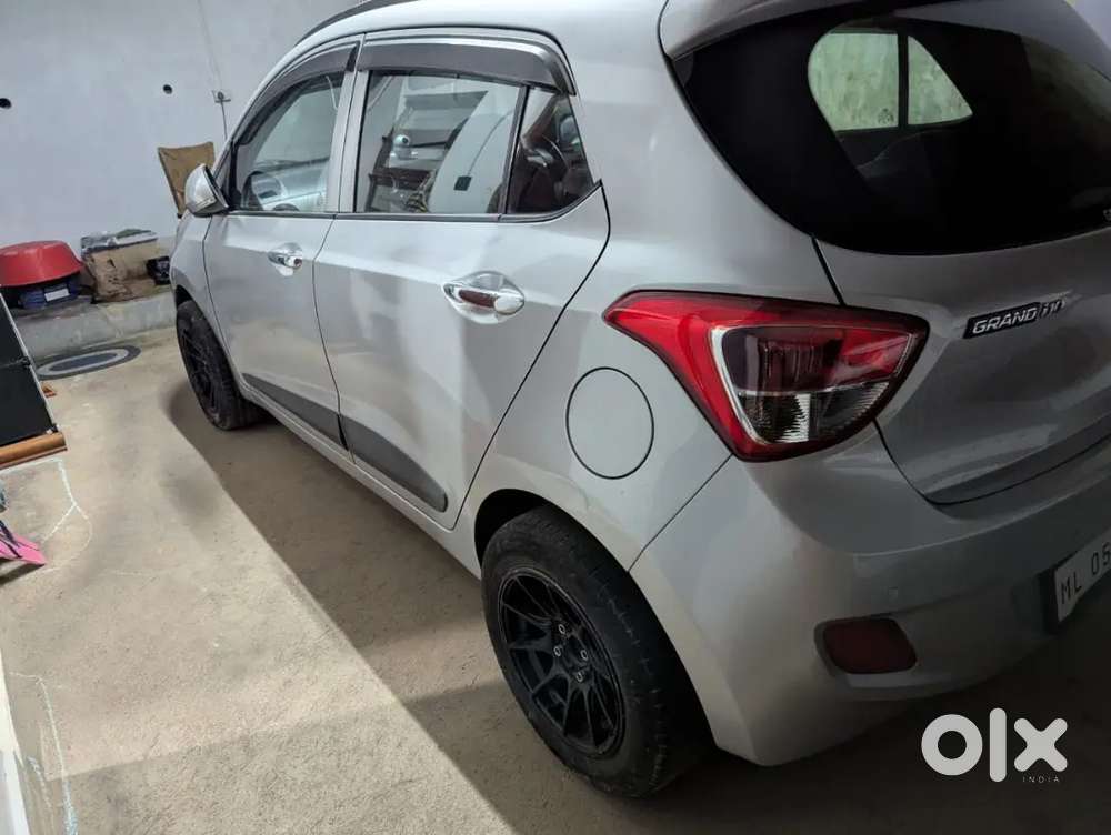 Hyundai Grand i10 2015 with alloy