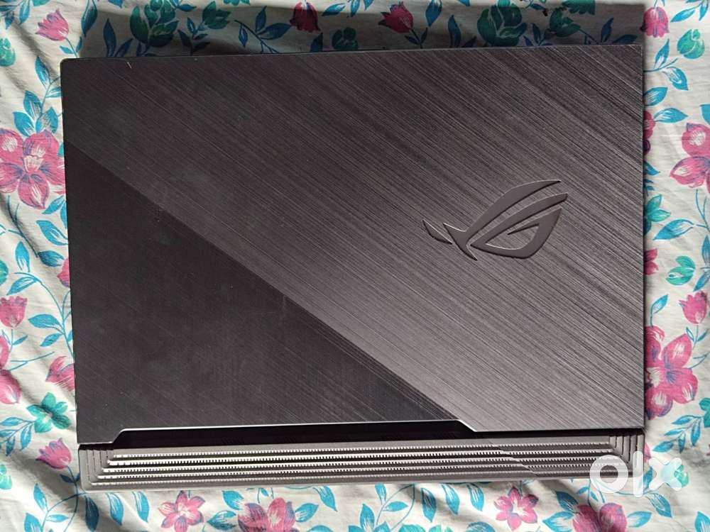 Asus Rog Gaming Laptop i7 9th gen 16gb ram 1TB SSD RTX 2070 240hz 3ms