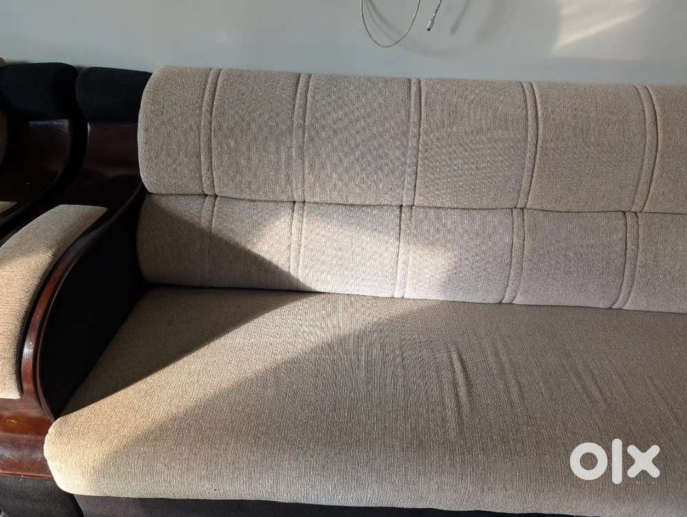 Maharaja Sofa with Tea Table