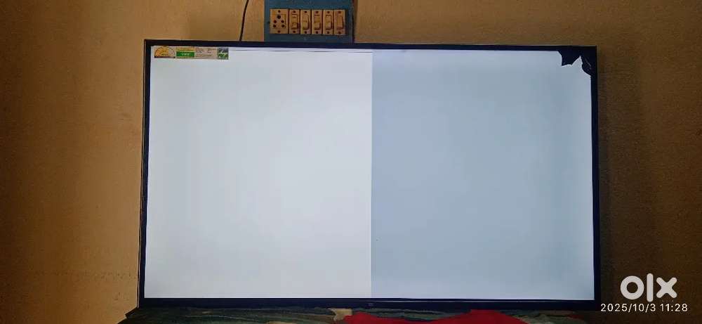 MI L43M5-AI Smart TV Display problem with crack on top corner