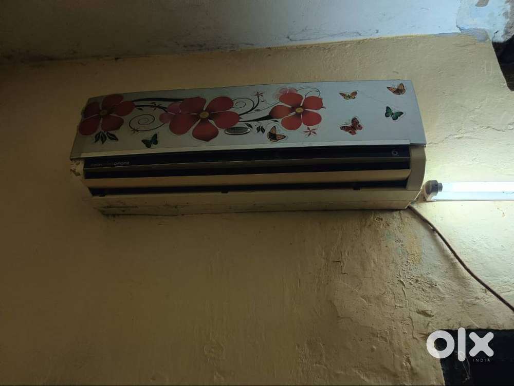 Sell whirlpool 1.5 ton 3 star airconditioner in running ⁹⁴³⁸¹⁷⁸⁶³⁵