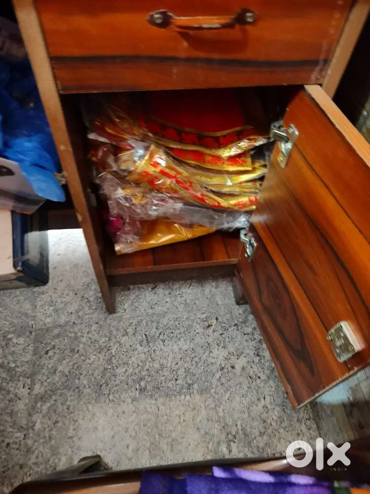 Bhagwan ji ki phosak with counter table with container