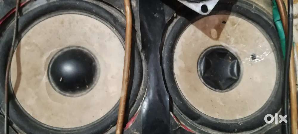 2 woofer &  2 speakers