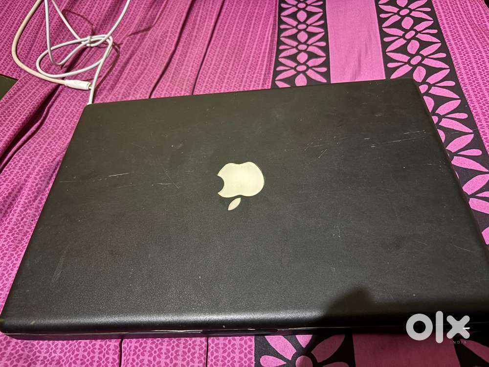 Apple laptop