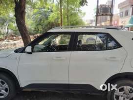 Hyundai Venue 2022 Petrol 23000 Km Driven