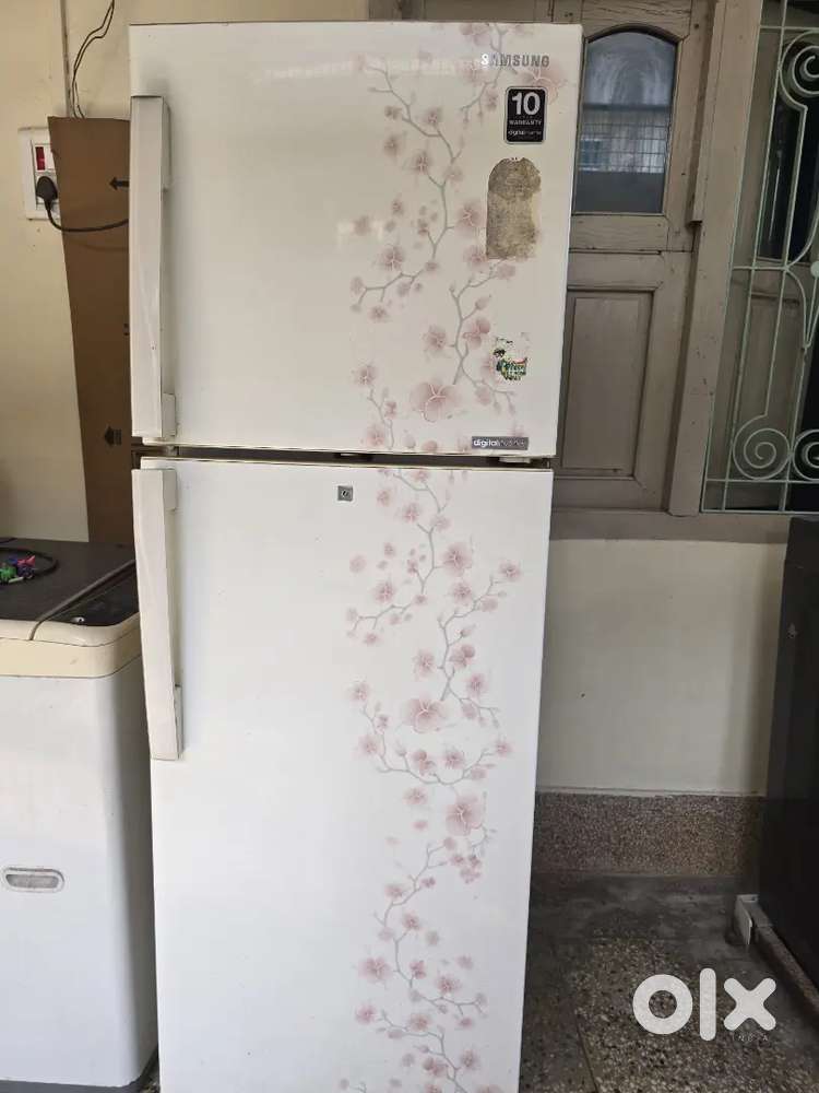 Fridge for sale it is completely in working condition