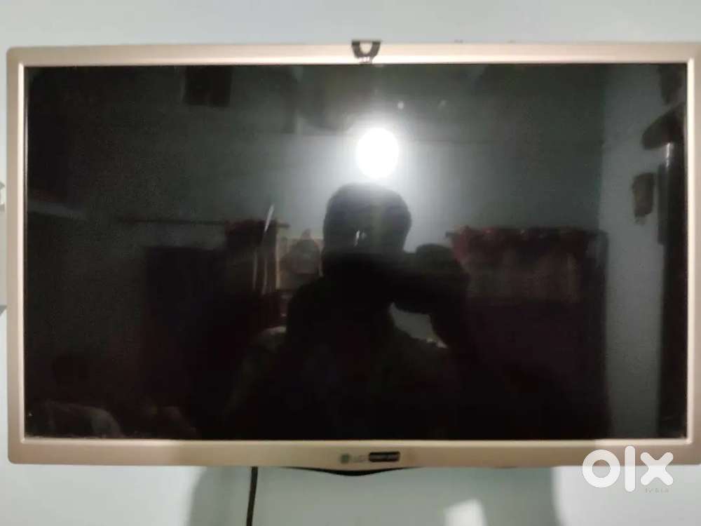 LG TV 24INCH . THE TV IS FULLY WORKING