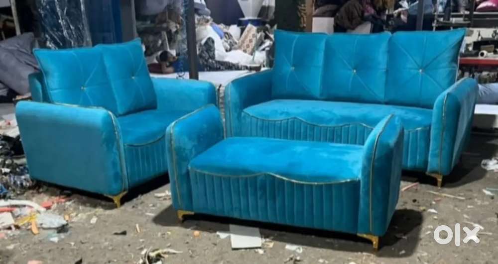 LUXURIOUS 3+2 SEATER SOFA SET AND DEVIDER AVAILABL AT ZAMZAM FURNITUR
