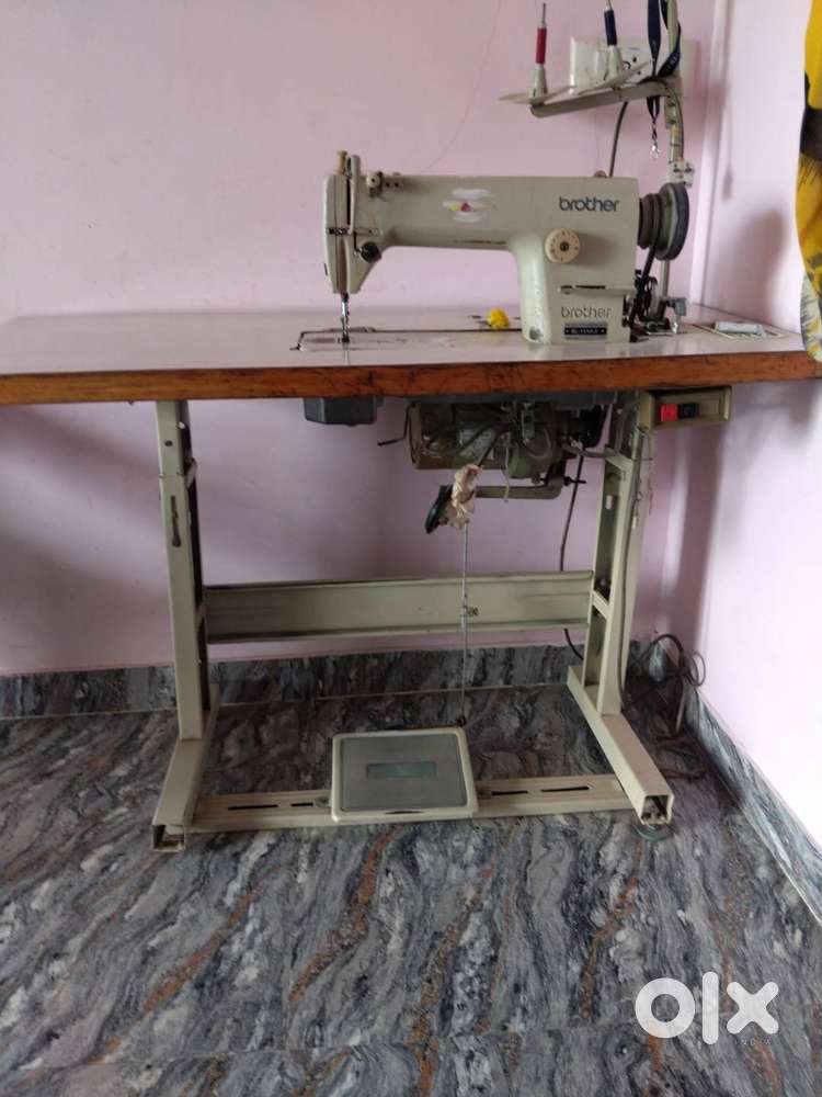 Sewing machine with clutch motor
