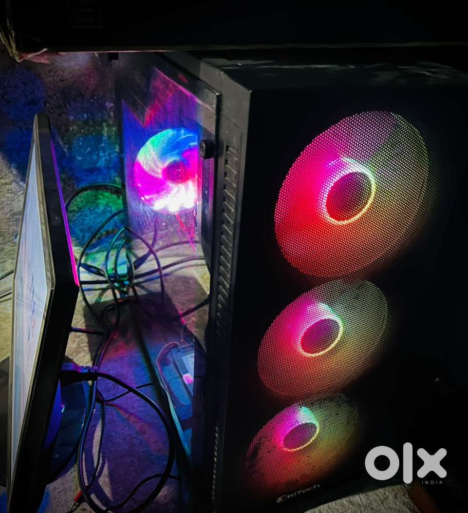 INTEL i5 8th New LIKE CONDITION 256GB ssd 2GB GRAPHIC CARD 8GB RAM