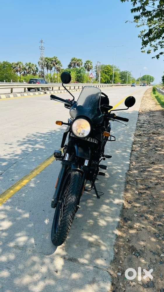 Himalayan BS6 Matte Granite Black