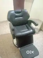 Beauty parlour chair and mirror