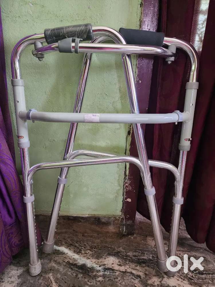 Steel foldable walking frame (walker)
