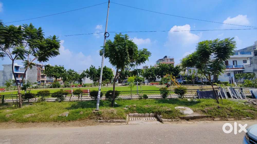 3bhk park facing top floor with roofrights