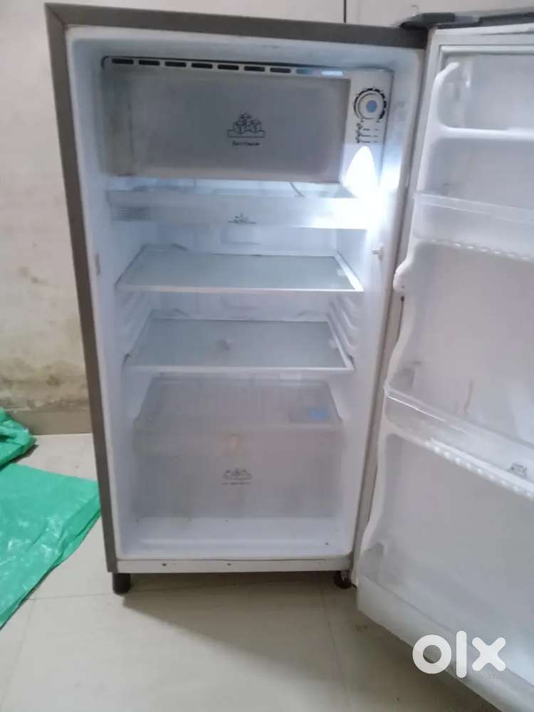 REFRIGERATOR ( FRIDGE ) 180 ltr
