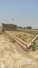 380 gaj land for sell Axis college ky samny.