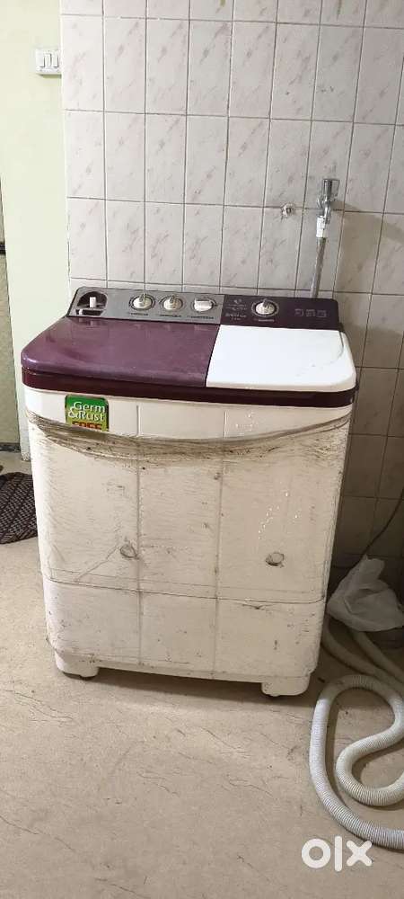 Semi automatic washing machine