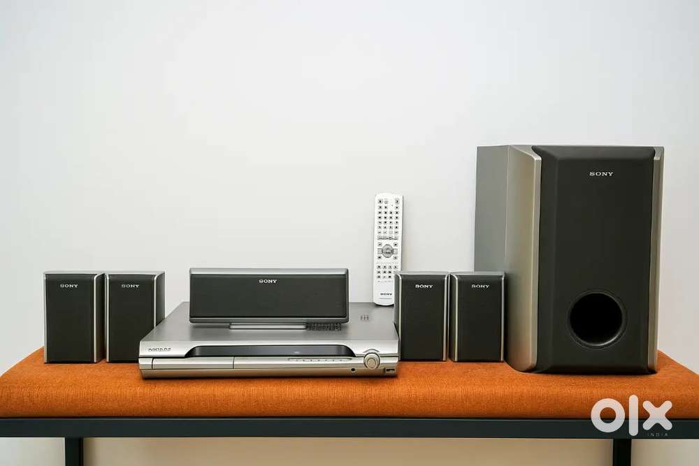 Sony home theatre 5.1 wih subwoofer with dvd player
