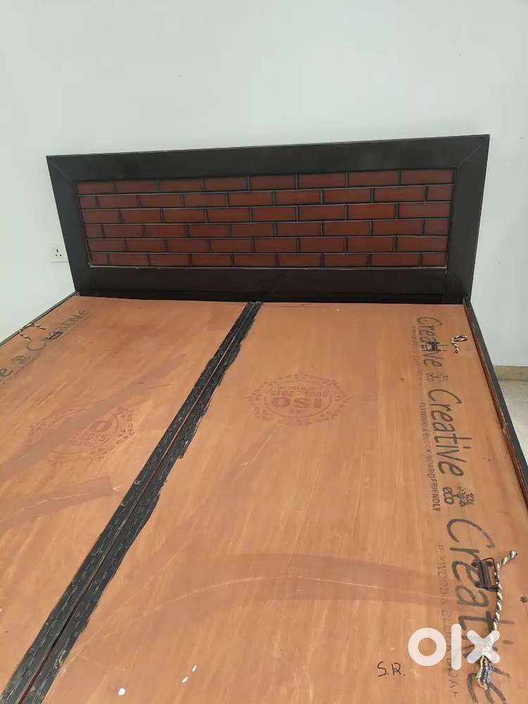 10 MONTH OLD EXCELLENT CONDITION 6FT / 6FT BOX WALA BED HEAVY PLYWOOD