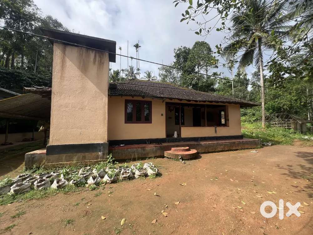 2.5 ACRE LAND WITH HOUSE FOR SALE AT MANANTHAVADY