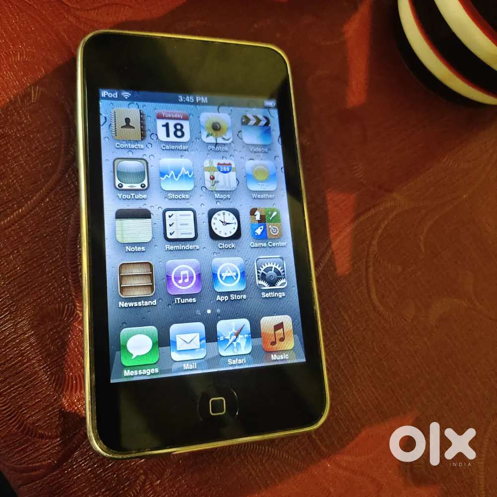 Apple ipod touch 8GB MP3 music player wifi+ bluetooth 3rd gen good