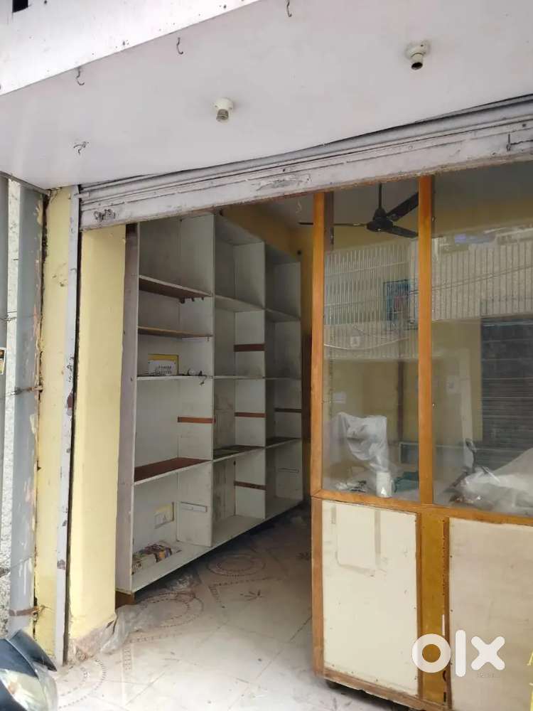 Shop on rent in nai basti , 10×10